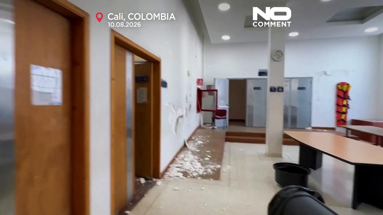 Video thumbnail for Moment Cali hospital collapses after powerful Colombia earthquake