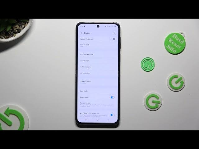 Video thumbnail for Mastering Font Size Adjustment on the SAMSUNG Galaxy Z Flip5!