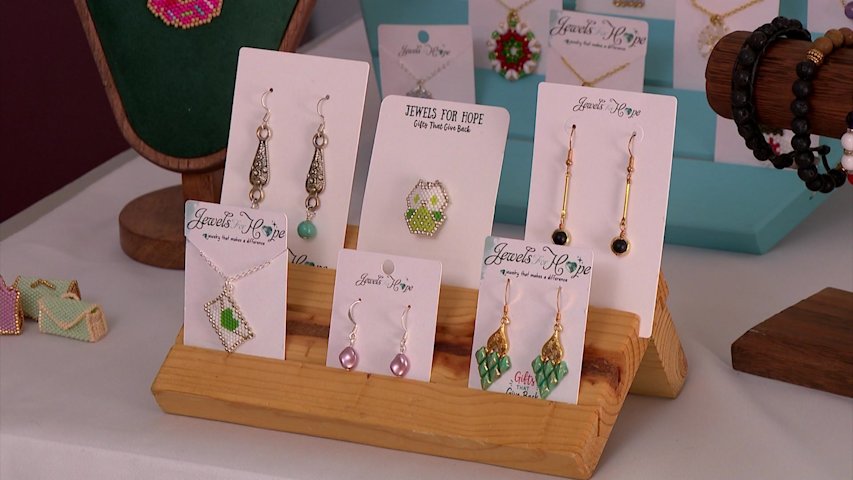 Video thumbnail for Mother-daughter duo sells handmade Jewels for Hope for charity