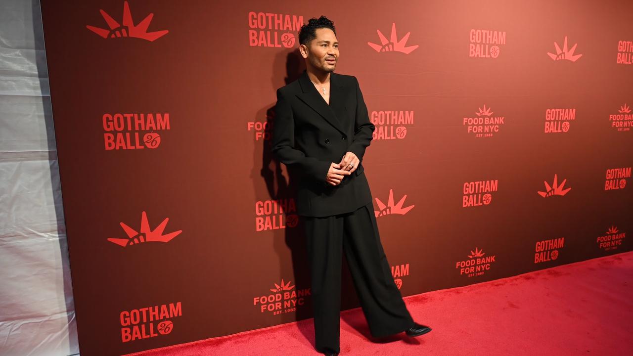 Video thumbnail for NY: Food Bank for New York City's 4th Annual Gotham Ball�- Arrivals 6.