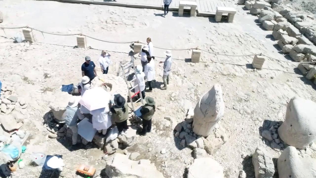 Video thumbnail for Türkiye: Experts protect Mount Nemrut statues using nanotechnology.