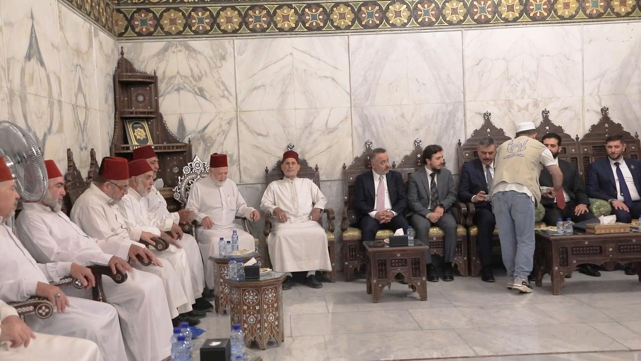 Video thumbnail for Syria: Turkish interior minister visits Umayyad Mosque during Syria trip.