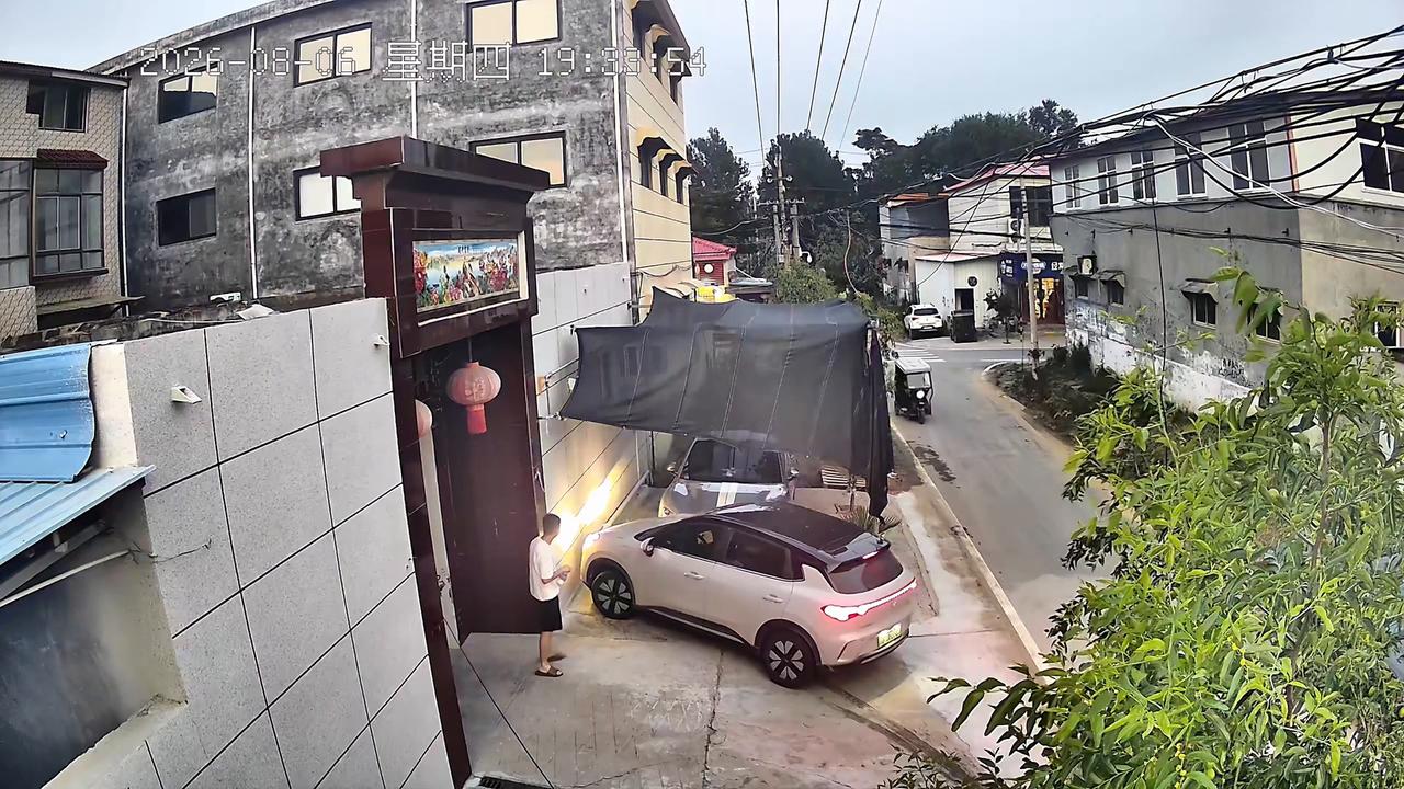 Video thumbnail for China: Chinese man narrowly avoids being hit as car suddenly rushes toward him.