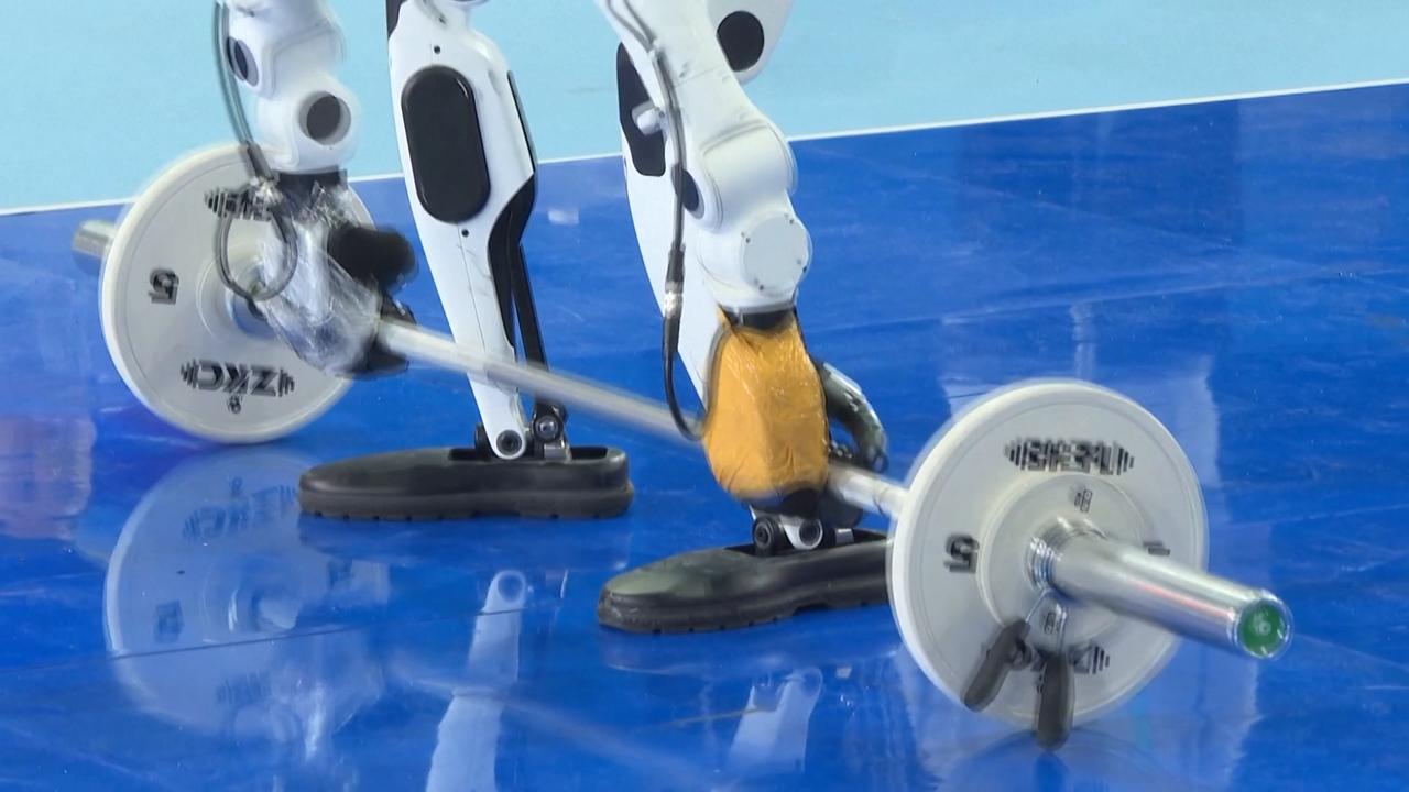 Video thumbnail for China: Weightlifting debuts as humanoids show strength at Robot Games in Beijing.