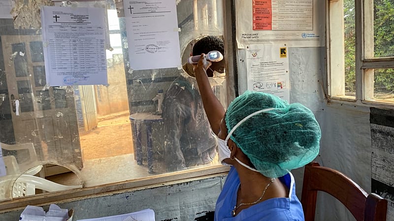 Video thumbnail for Congolese authorities declare end of Ebola outbreak in Kasai