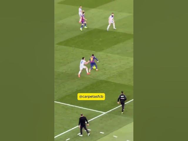 Video thumbnail for El accidental choque de dos jugadores del Alavés tras el regate de Lamine 🫢⚽️💥