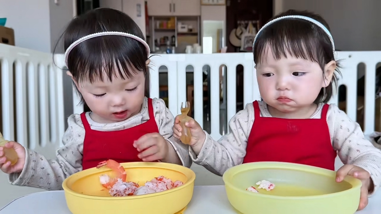 Video thumbnail for Toddler Drama Over Prawn Sparks Mealtime Tears