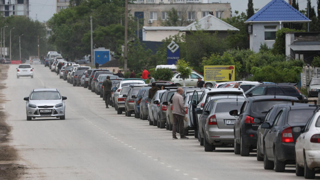 Video thumbnail for Moscow starts feeling bite of fuel shortages as Ukraine ramps up attacks