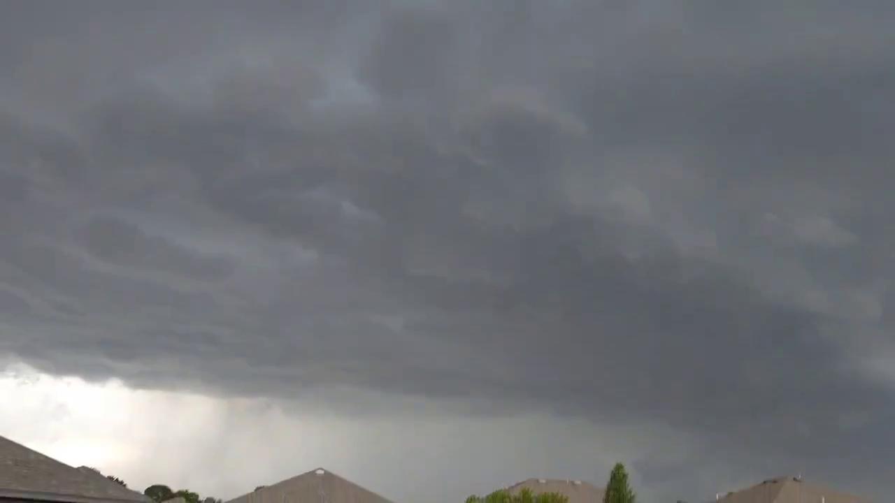 Video thumbnail for US: Strong Winds Increase as Severe Storm Reaches Norman.