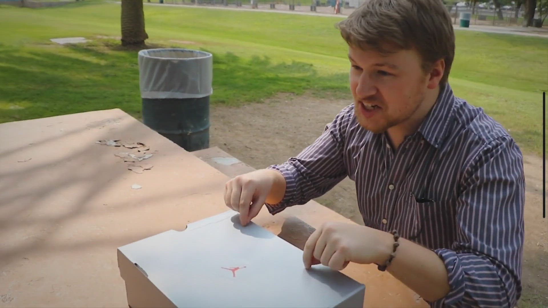 Video thumbnail for 11 Points To Know When A Guy Buys You A Gift For No Reason