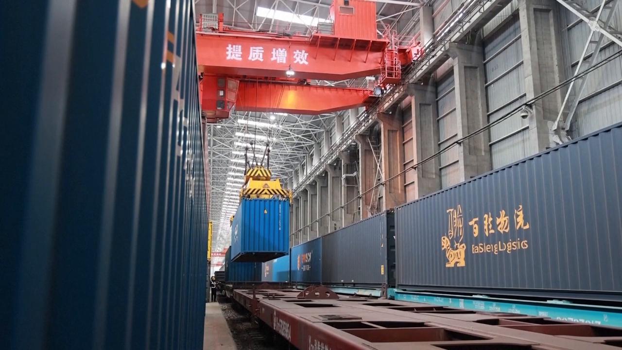 Video thumbnail for China: Alashankou Railway Port in northwest China's Xinjiang sees rapid increase in freight volume.