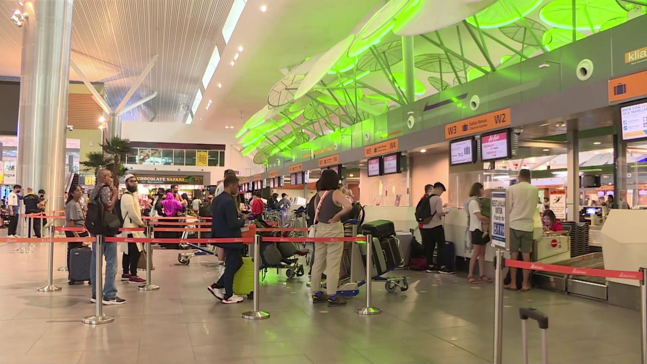 Video thumbnail for Malaysia: Asia-Pacific Airports Top Global Connectivity Ranks.