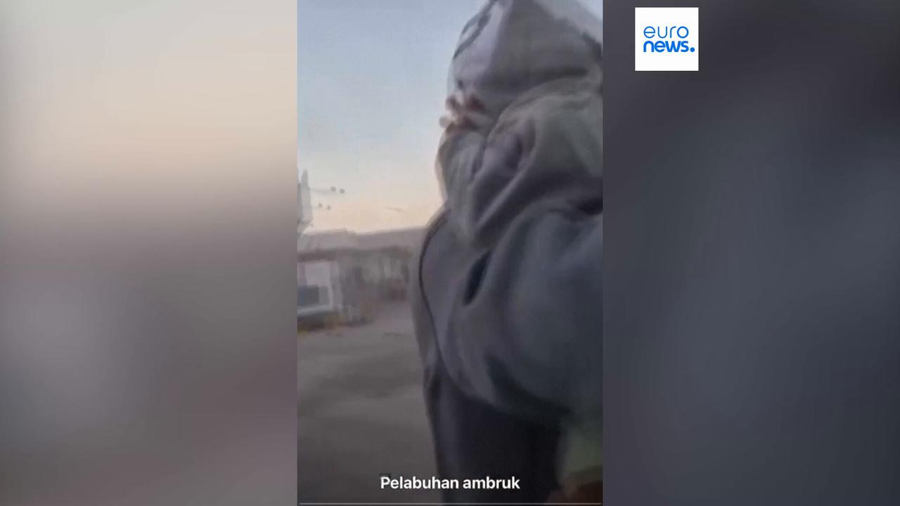 Video thumbnail for Watch: Chaos as powerful earthquake hits Indonesia