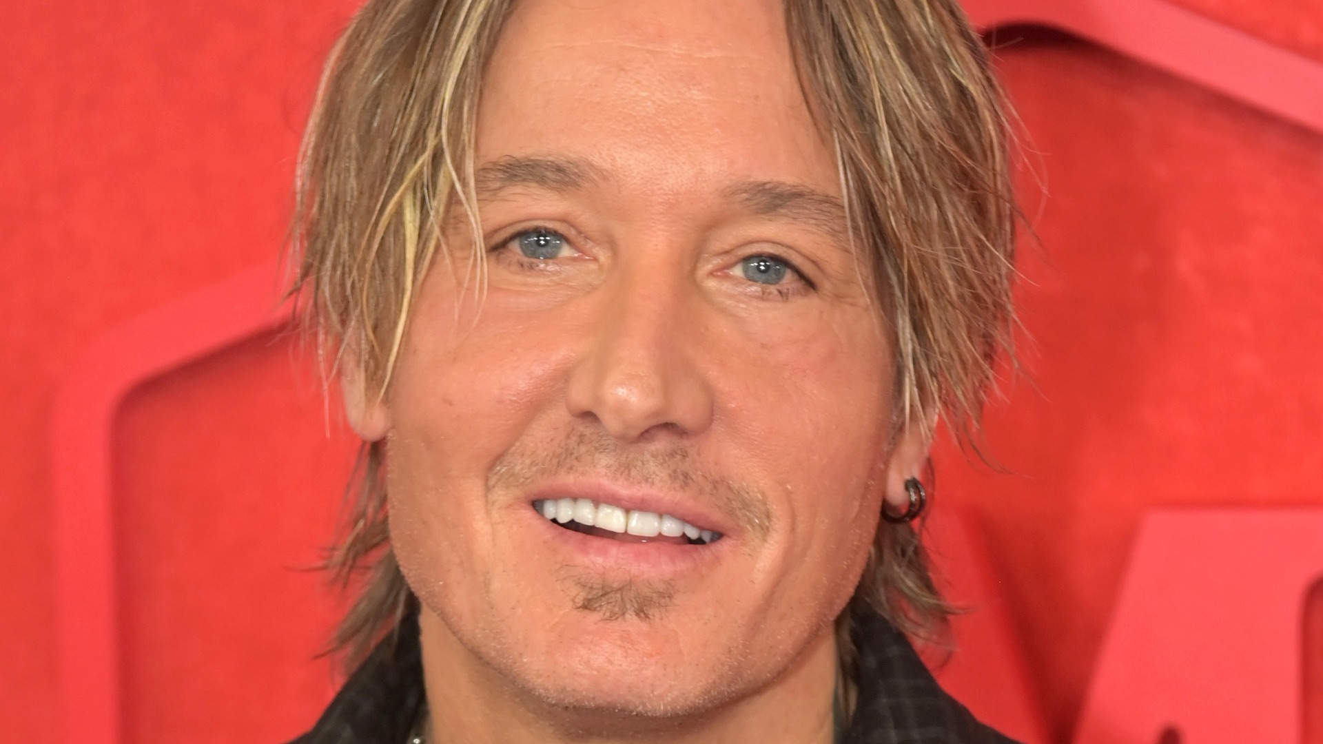 Video thumbnail for Keith Urban's Transformation Is Seriously Stunning