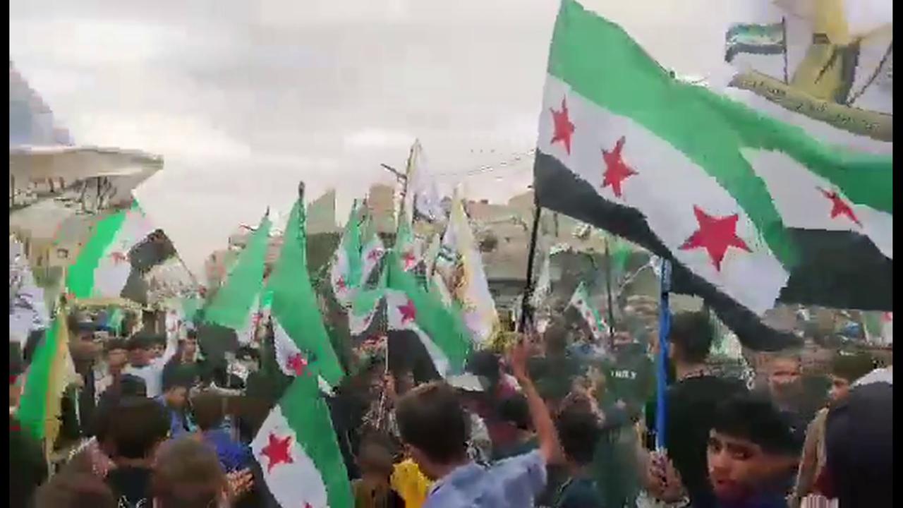 Video thumbnail for Syria: Residents gather in the Guweiran neighborhood of the city of Al-Hasakah.