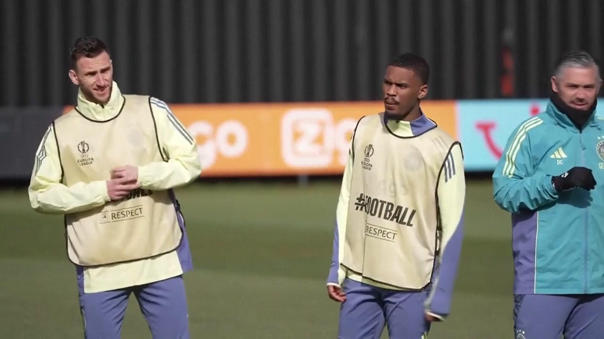 'Video thumbnail for FILE: Chelsea complete signing of Netherlands defender Hato from Ajax'