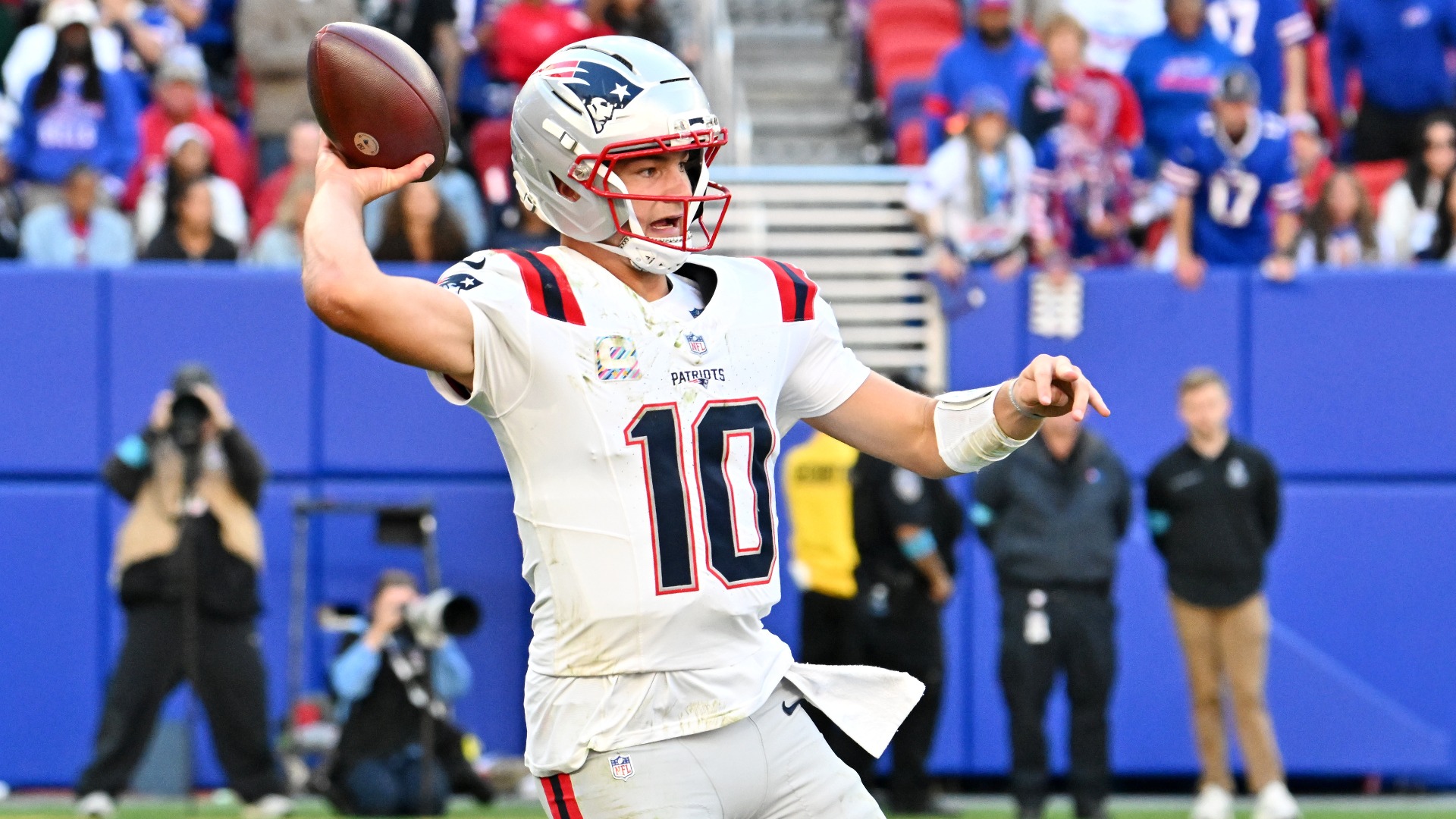 Video thumbnail for Raiders Face Patriots Outdoors: Game Analysis & Outlook