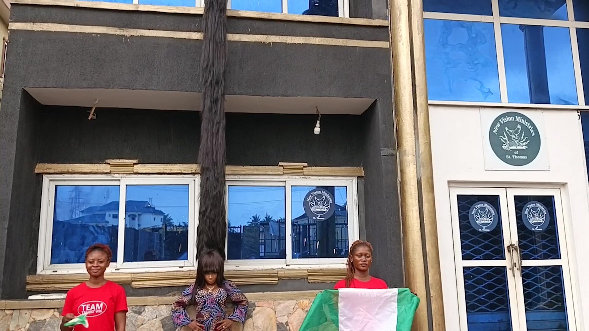 Video thumbnail for Tallest wig