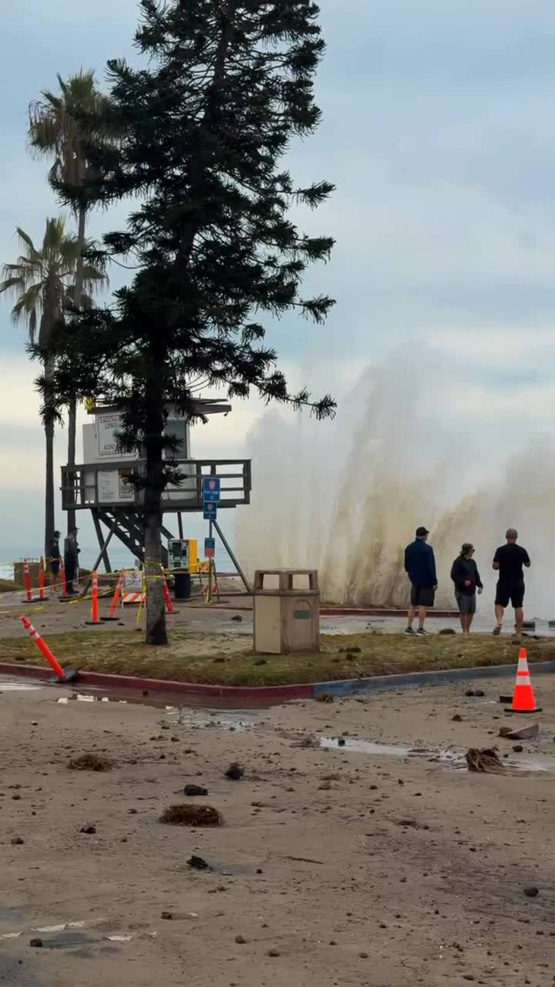 Video thumbnail for Hurricane Rachel Surf Floods the Streets of Laguna Beach