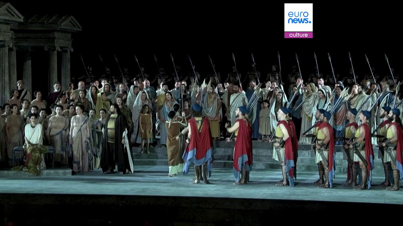 Video thumbnail for Epidaurus: 10,000-strong ovation for National Opera's 'Medea'