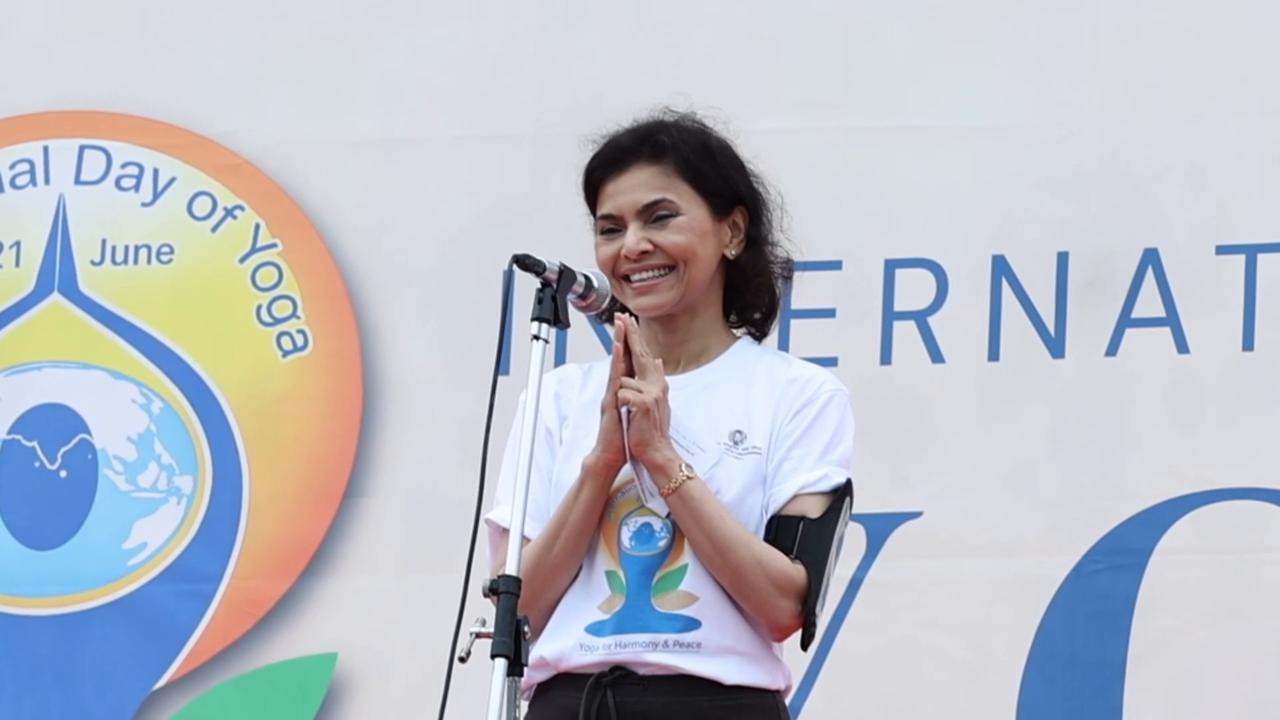 Video thumbnail for Japan: International Yoga Day.