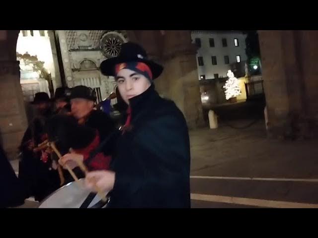 Video thumbnail for Tu scendi dalle stelle in Città Alta a Bergamo