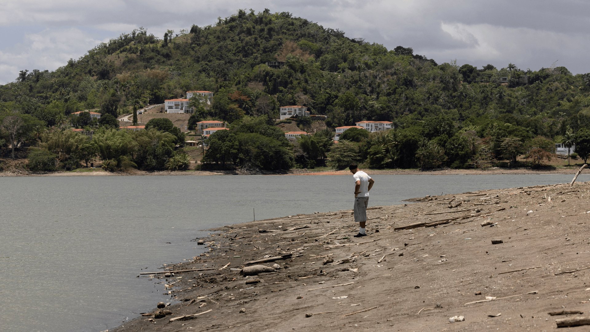 Video thumbnail for Puerto Rico Rations Water for 48 Hours at a Time Amid Extreme Drought
