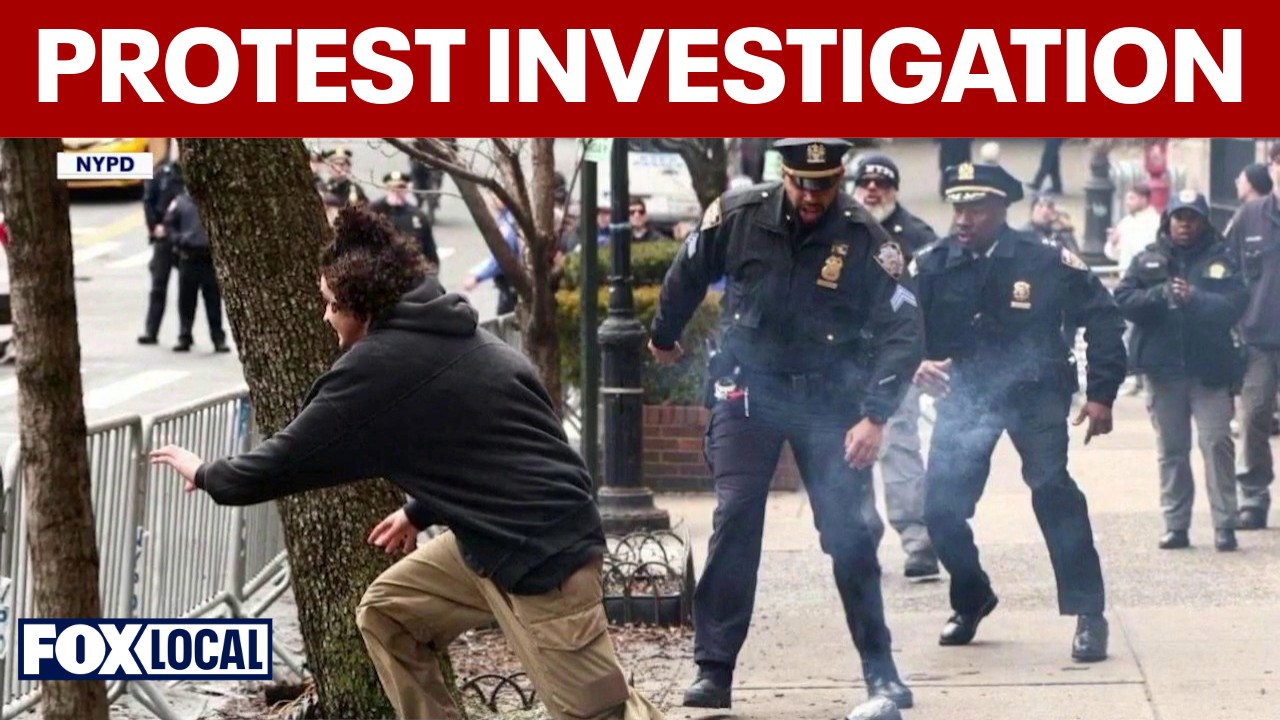 Video thumbnail for NYPD Bomb Squad investigates care near Gracie Mansion