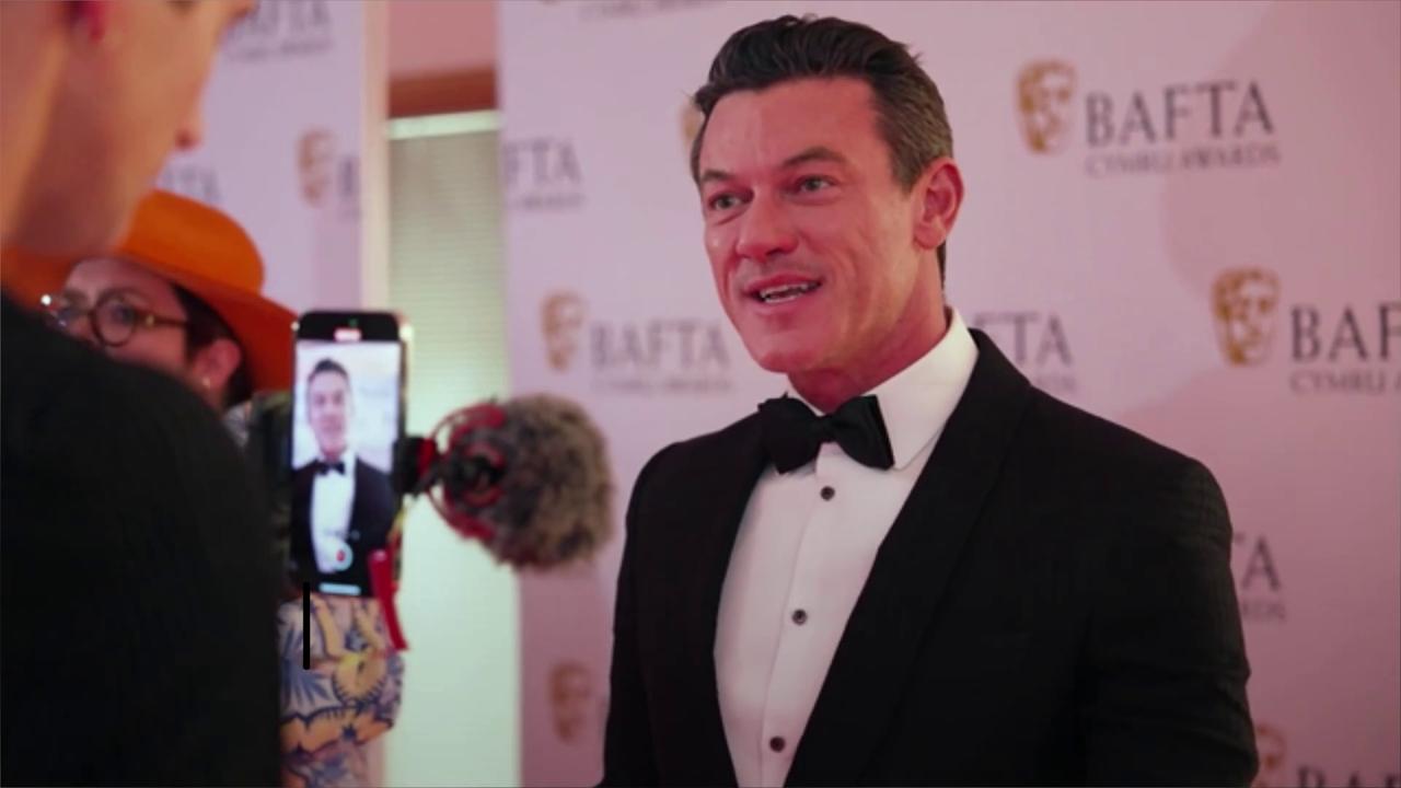 Video thumbnail for Luke Evans claims UK class system is 'particularly visible'.