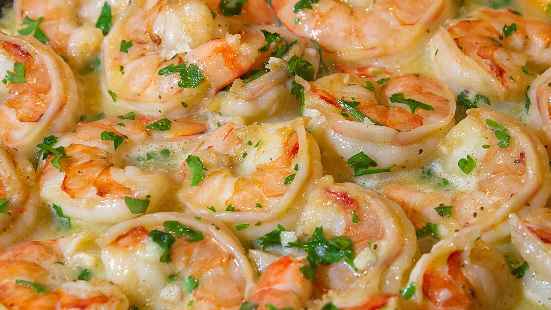 Video thumbnail for The Real Reason Red Lobster's Garlic Shrimp Scampi Is So Mouth-Watering