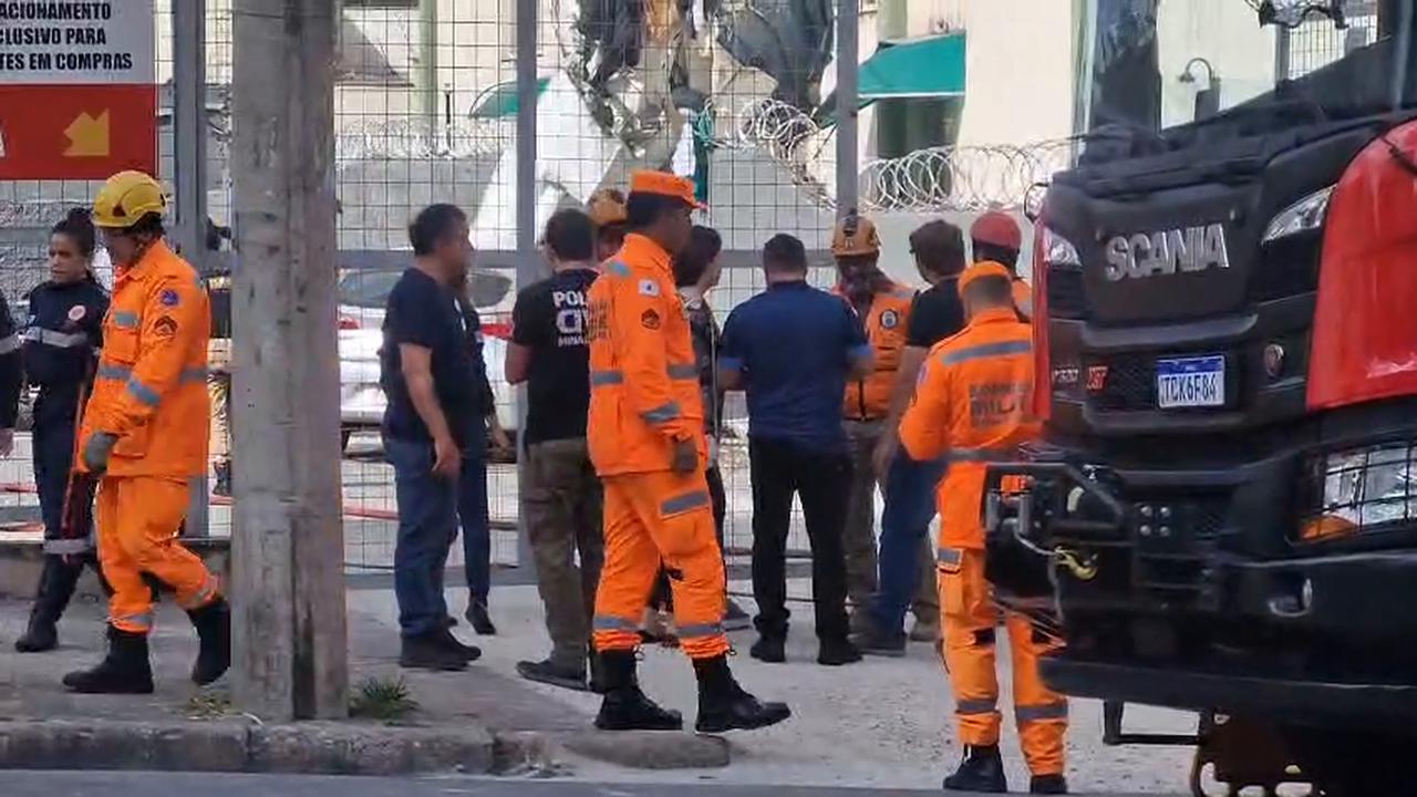 Video thumbnail for Brazil: A small aircraft crashed into building in Belo Horizonte-Brazil..