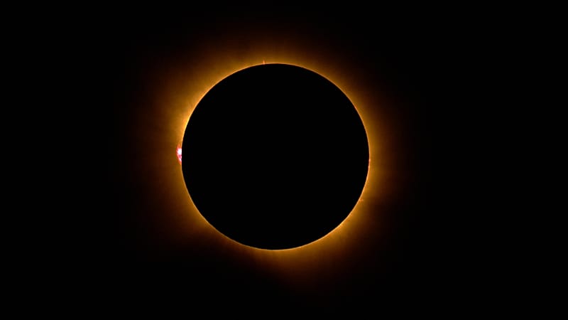 Video thumbnail for Thousands watch partial solar eclipse in north of Algeria
