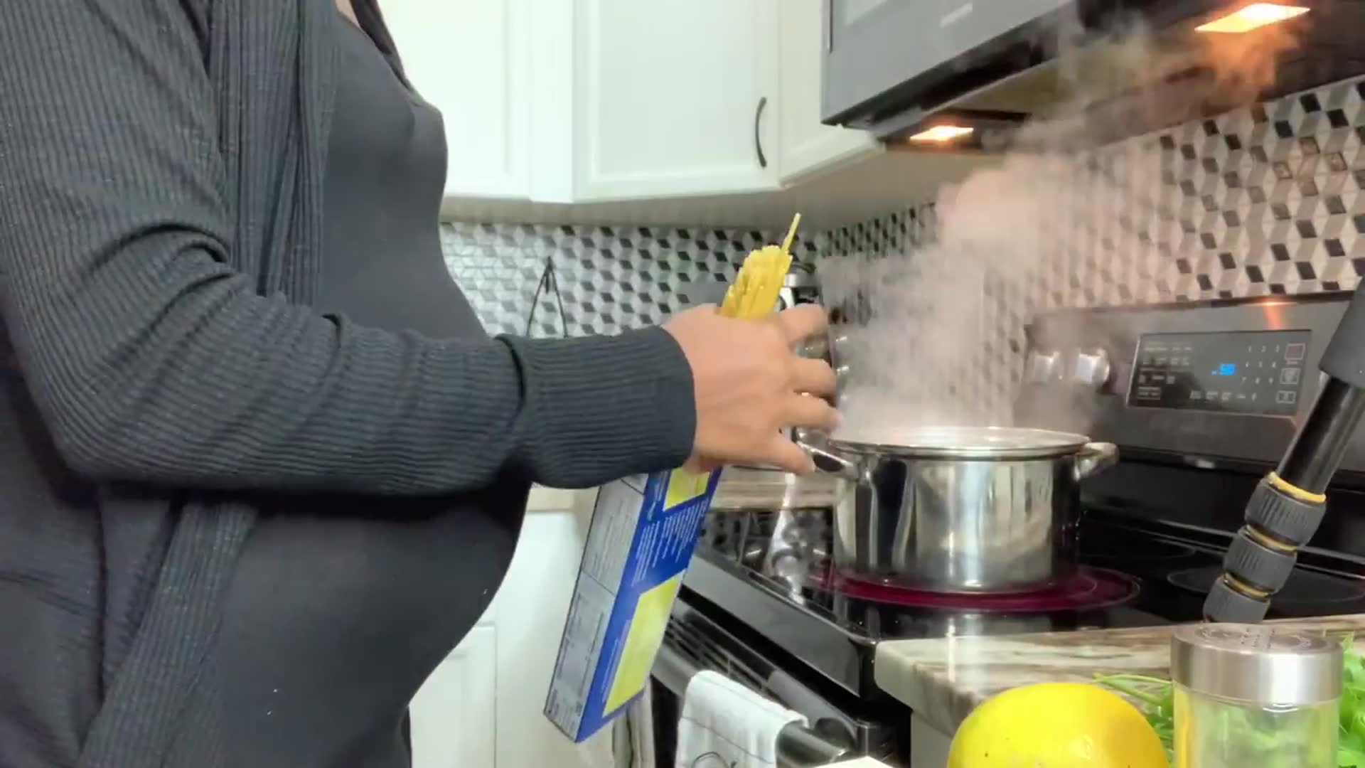 Video thumbnail for Garlic Butter Shrimp Scampi_ Shrimp Pasta(720P_HD)