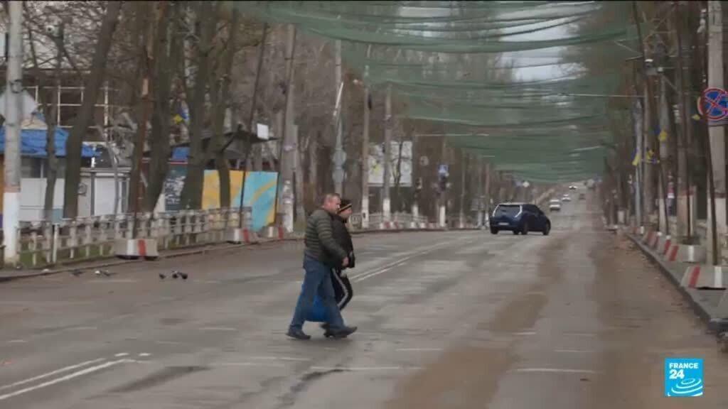 Video thumbnail for Kherson lives under anti-drone nets and in fear of Russian attacks