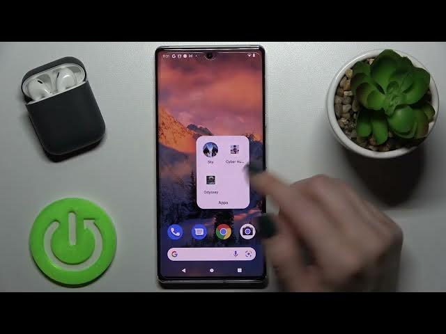 Video thumbnail for How to Create Home Screen Folders on GOOGLE Pixel 6 Pro - Add Folder to Home Screen