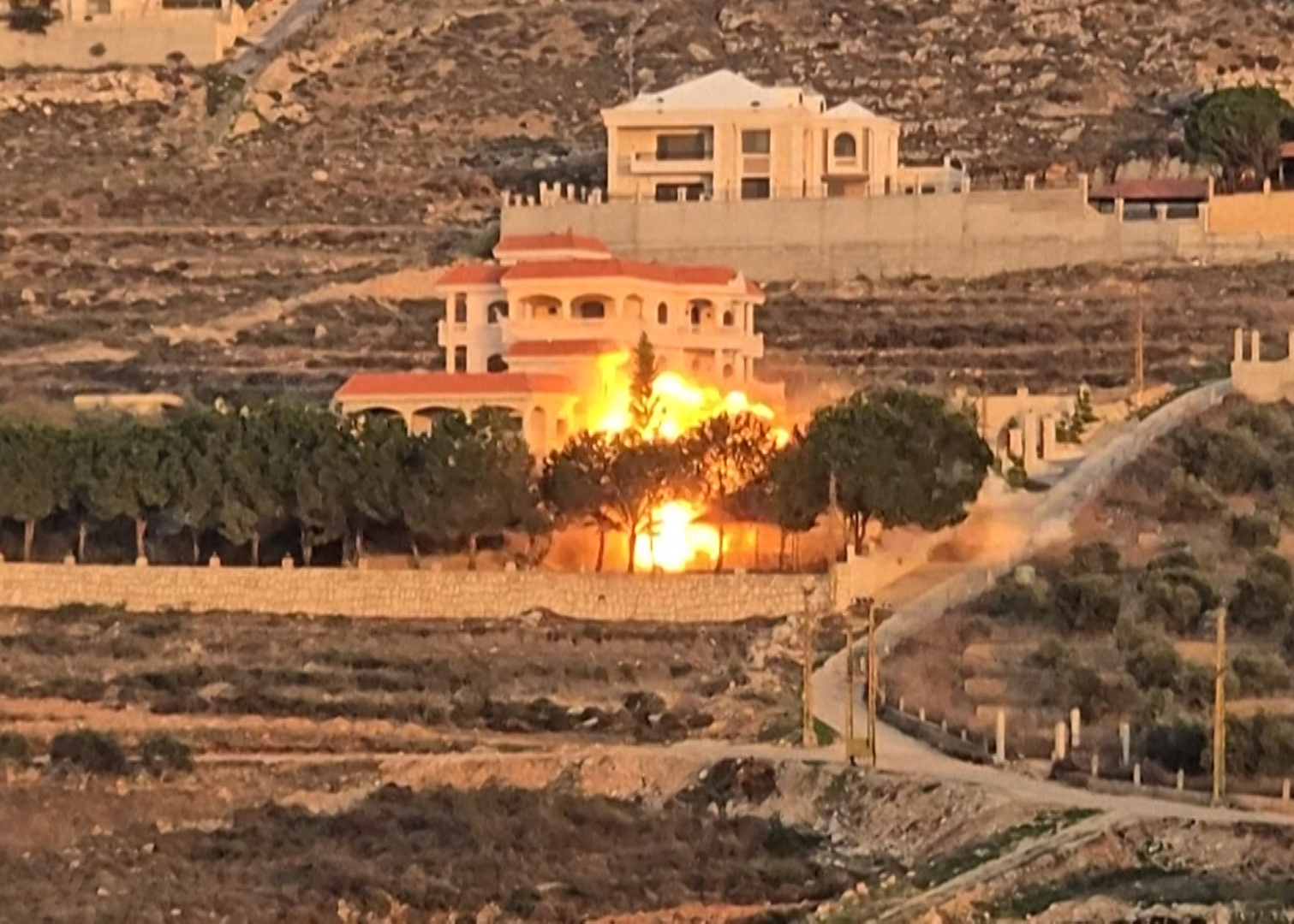 Video thumbnail for Another devastating Israeli strike on Lebanon captured on video