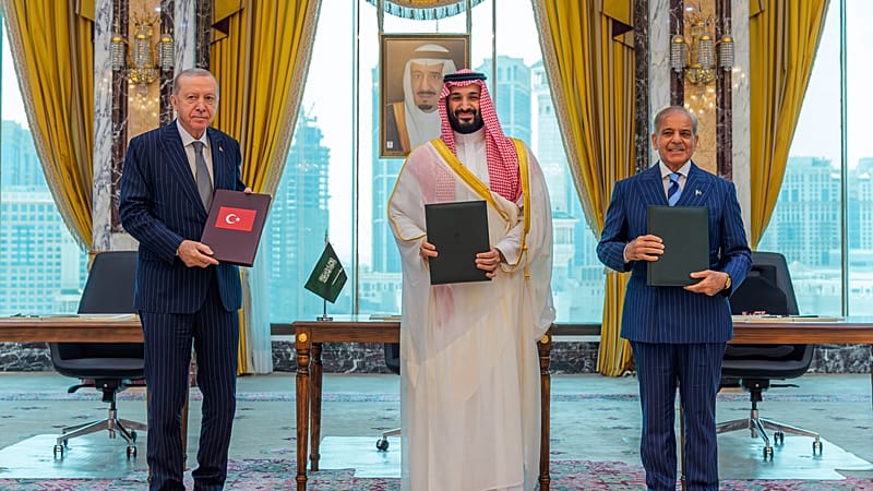Video thumbnail for Turkey urges Egypt to join its defence pact with Saudi Arabia and Pakistan