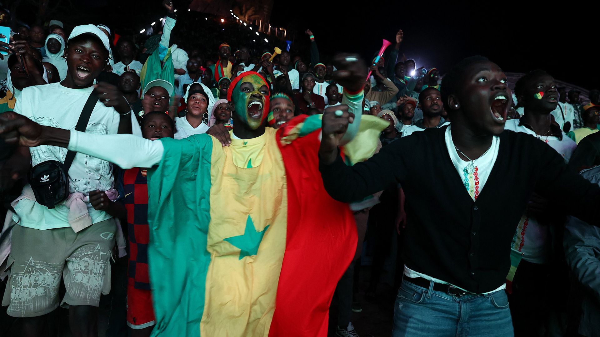 Video thumbnail for Celebrations in Senegal after controversial AFCON final win