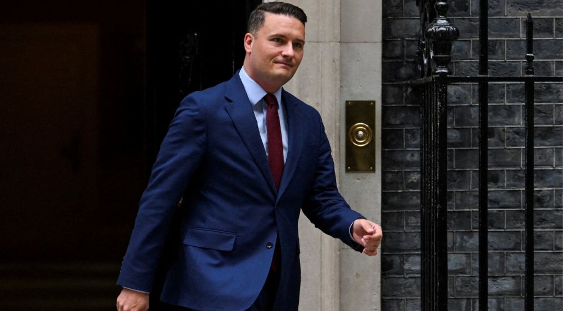 Video thumbnail for UK Health Secretary Wes Streeting resigns as pressure grows on PM Keir Starmer