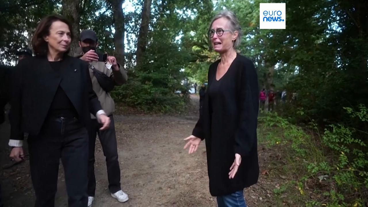 Video thumbnail for Hundreds of high schools in France close as new protests against conditions erupt