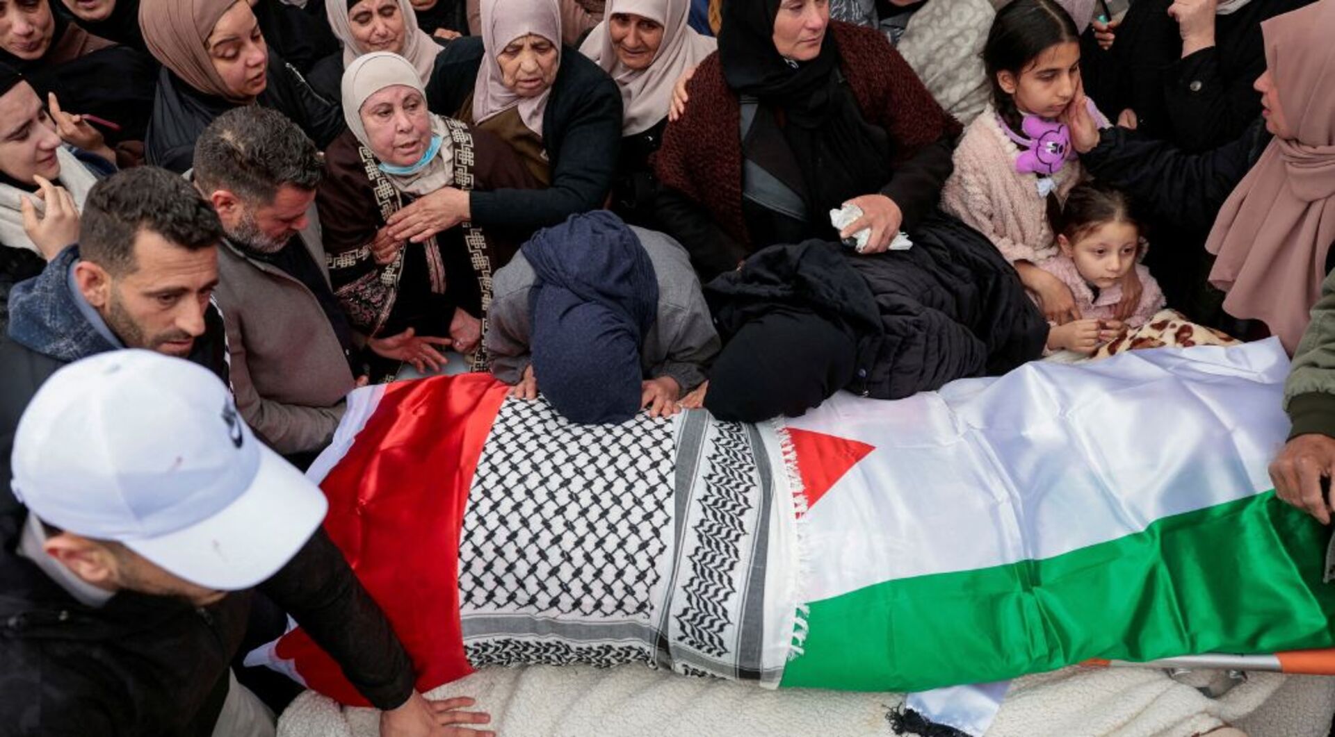 Video thumbnail for Israeli undercover forces kill four members of Palestinian family in West Bank