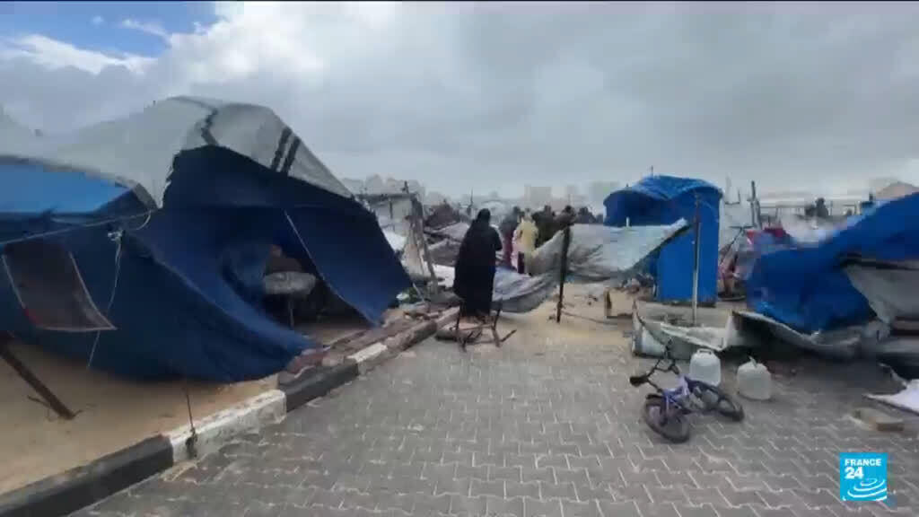 Video thumbnail for Gaza: Hypothermia kills 5 as blockade hinders aid