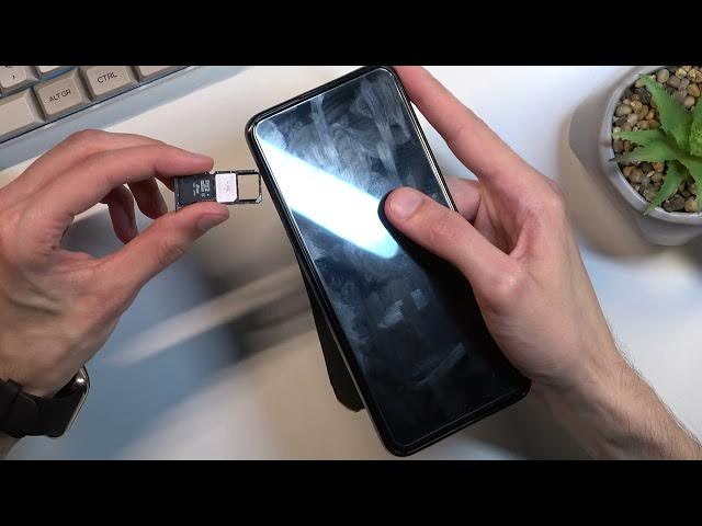 Video thumbnail for Nokia G21 - How To Insert SIM & SD Card