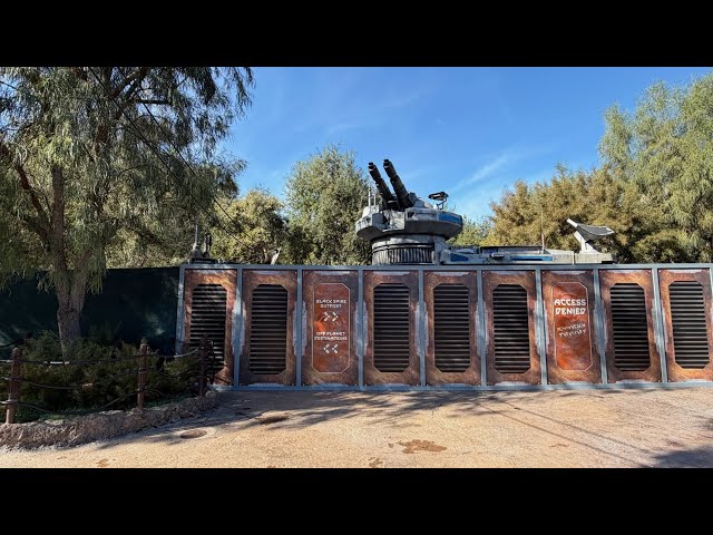 Video thumbnail for Walls Go Up Around Star Wars: Rise of the Resistance at Disneyland 4K