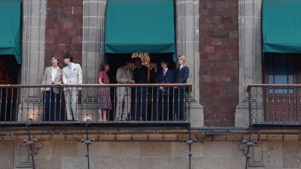 Video thumbnail for Mexico: BTS greets fans from National Palace balcony in Mexico City.