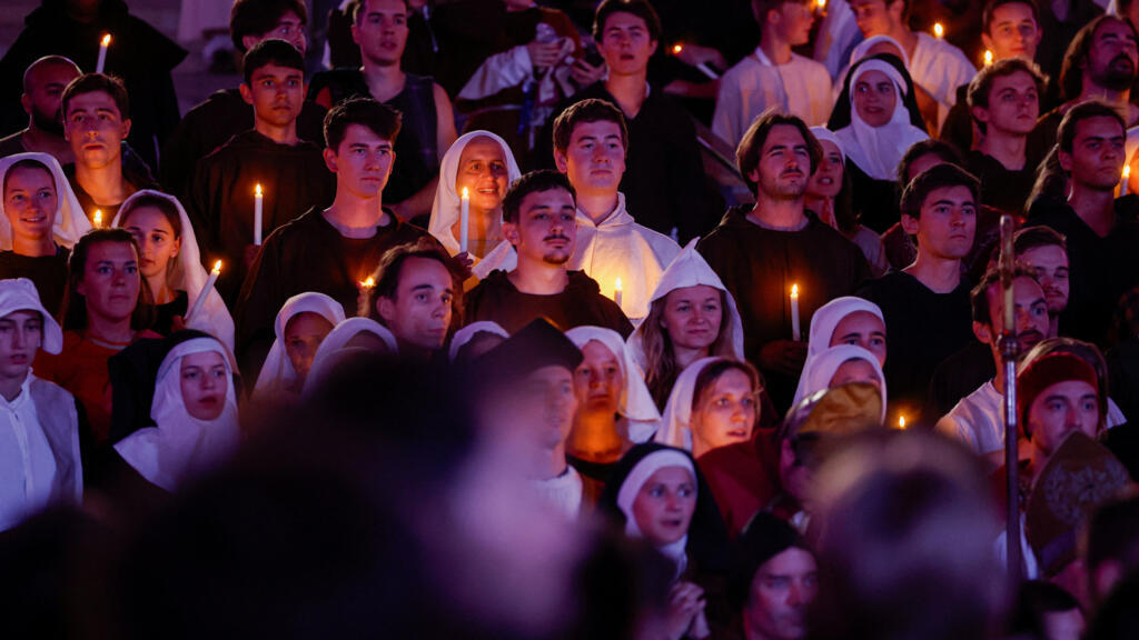 Video thumbnail for France: Pope says 'authentic secularity' does not exclude religion