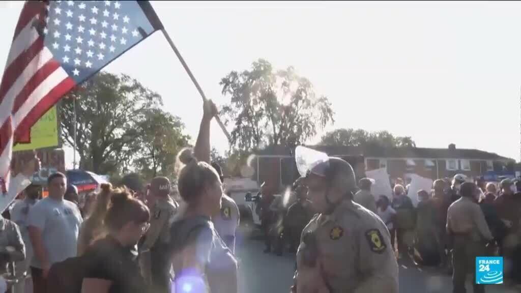 Video thumbnail for Donald Trump says he'll send National Guard to Chicago