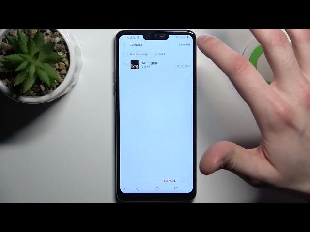 Video thumbnail for How to Transfer Files to SD Card on LG G7 Fit?