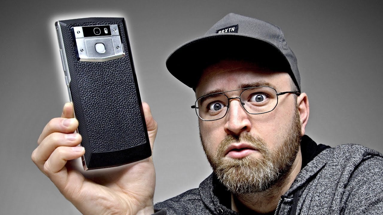 Video thumbnail for The Smartphone Battery Life World Champion - 10,000mAh!