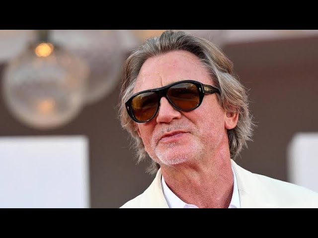 Video thumbnail for Daniel Craig's Heartfelt Gesture: A Grateful Moment at the 'Queer' Premiere